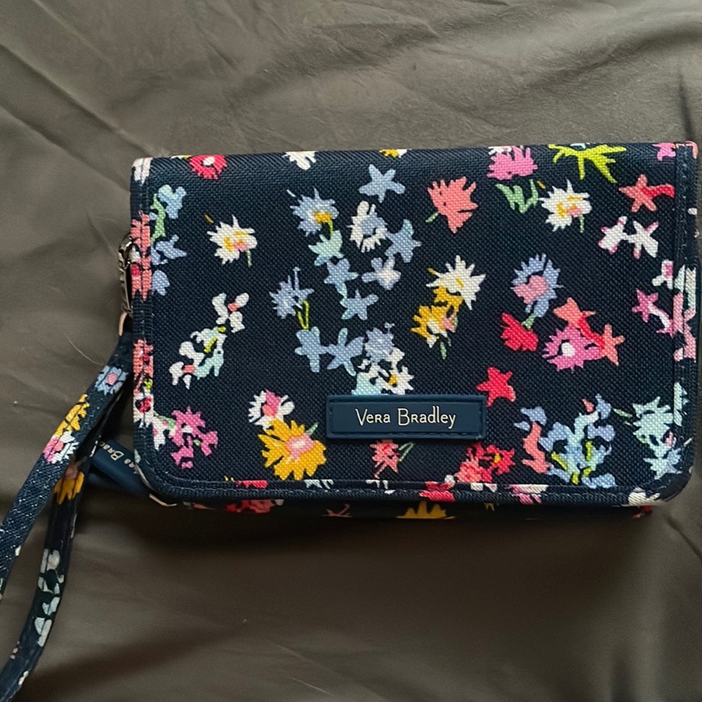 VERA BRADLEY deluxe wallet RFID PROTECTED brand new used once